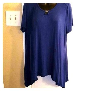 Shirt great to wear with leggings.